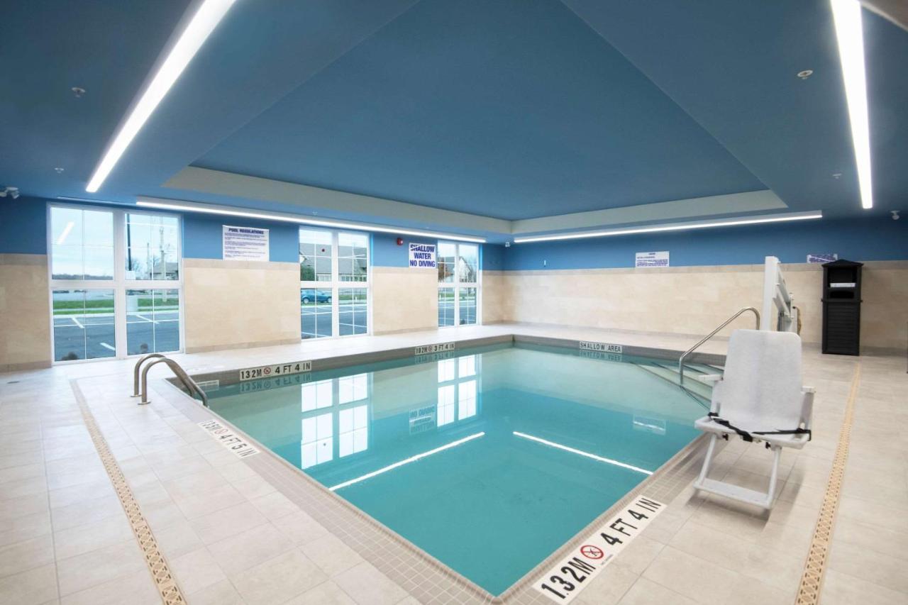 Comfort Inn & Suites Carleton Place Esterno foto